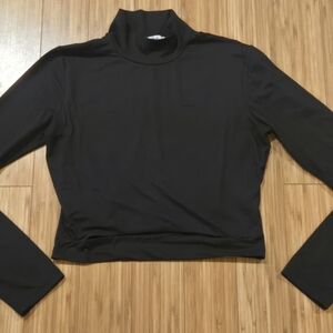 NWOT Vine and Valley Cropped Cutout Belly Shirt